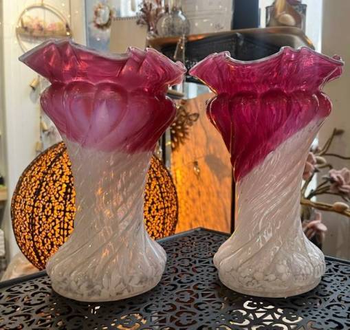 Vases anciens en verre souffl torsad 