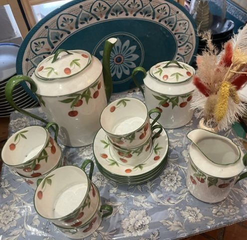 Service  caf ancien porcelaine de Limoges dcor cerises